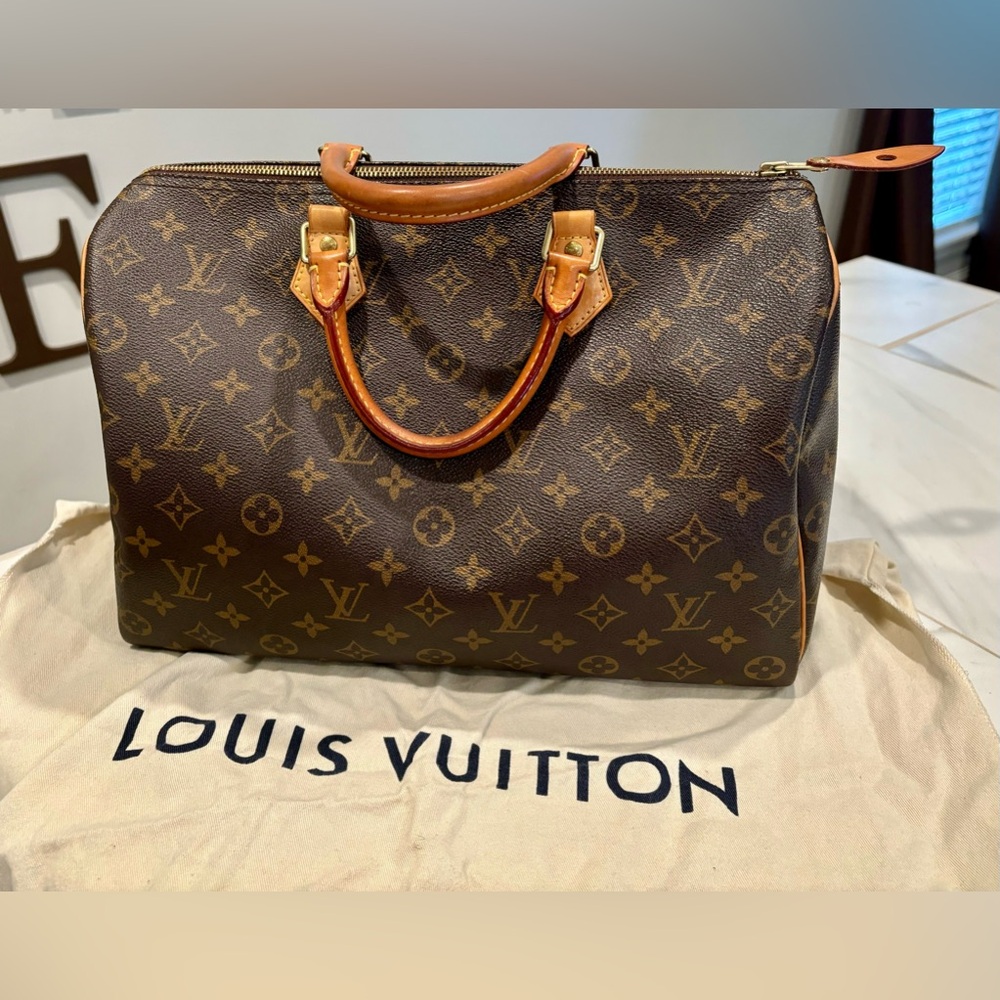 ⭐️ Authentic Louis Vuitton Speedy 35 in Monogram ⭐️ - Picture 4 of 11